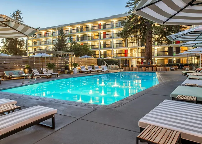 Hotel Paradox, Autograph Collection